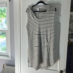 Kona Sol corner-up with hood and front pocket. White with black strips